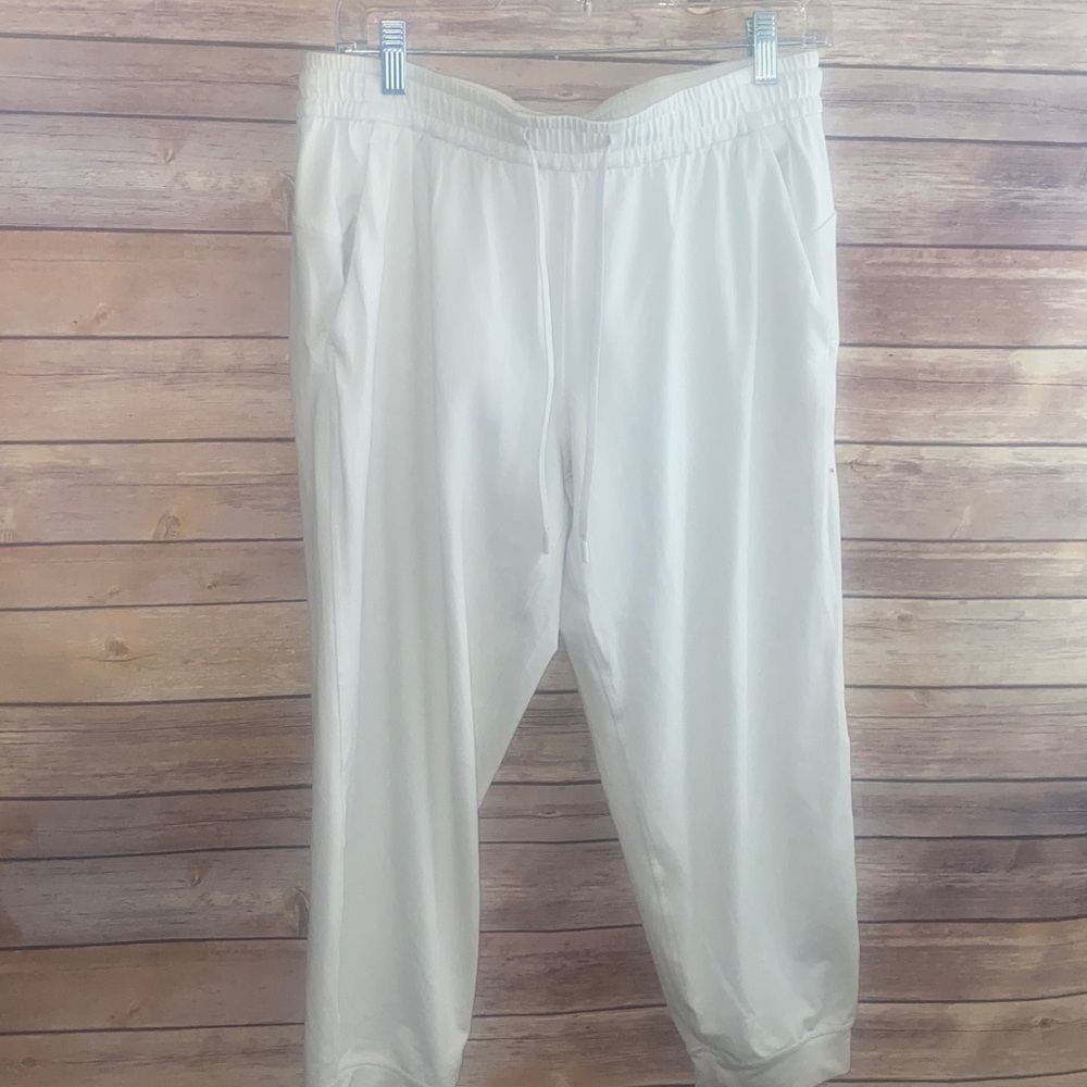 LuLuLemon Soft Jersey Classic Fit Cropped  Mid-Rise Joggers - Picture 2 of 8